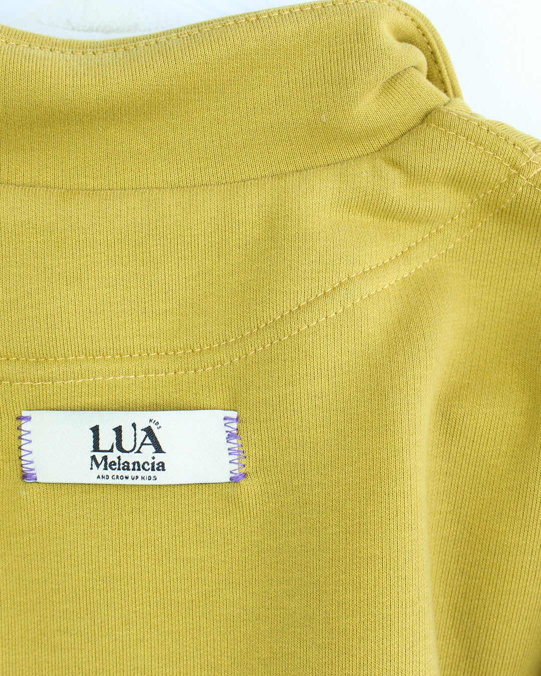 Sudadera | Cuello aletas pistacho