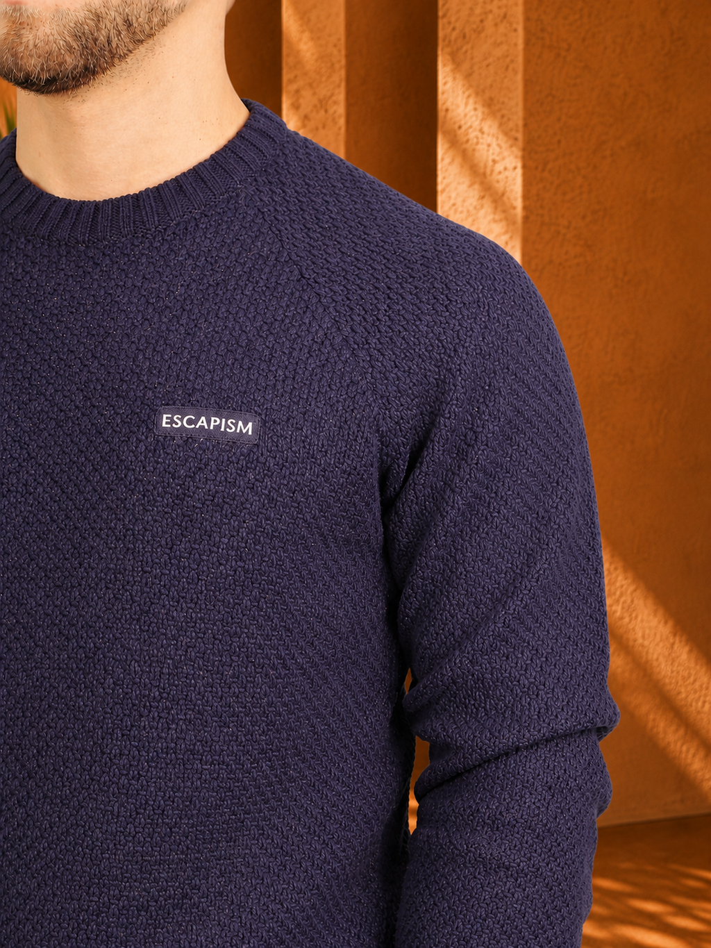 CREWNECK ESTRUCTURADO - ESCAPISMO