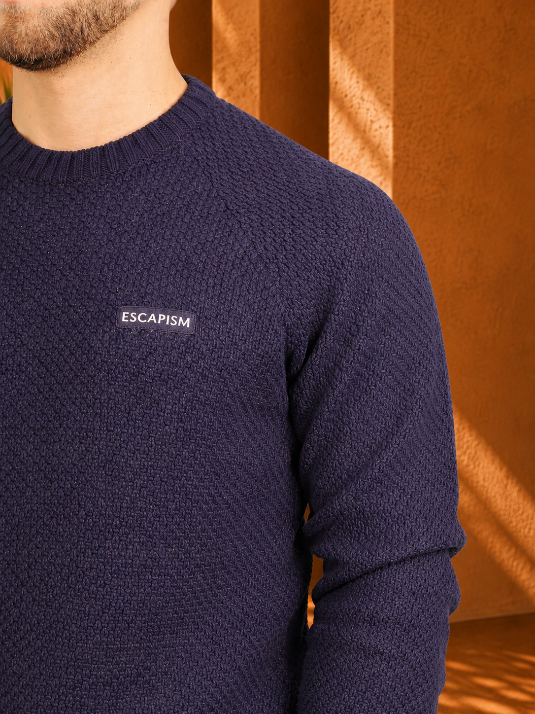 CREWNECK ESTRUCTURADO - ESCAPISMO