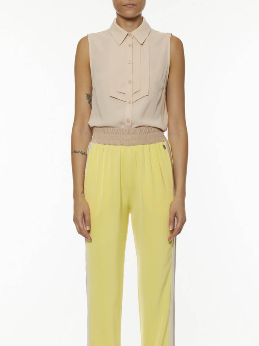 BLUSA CON ESPALDA ESCOTADA