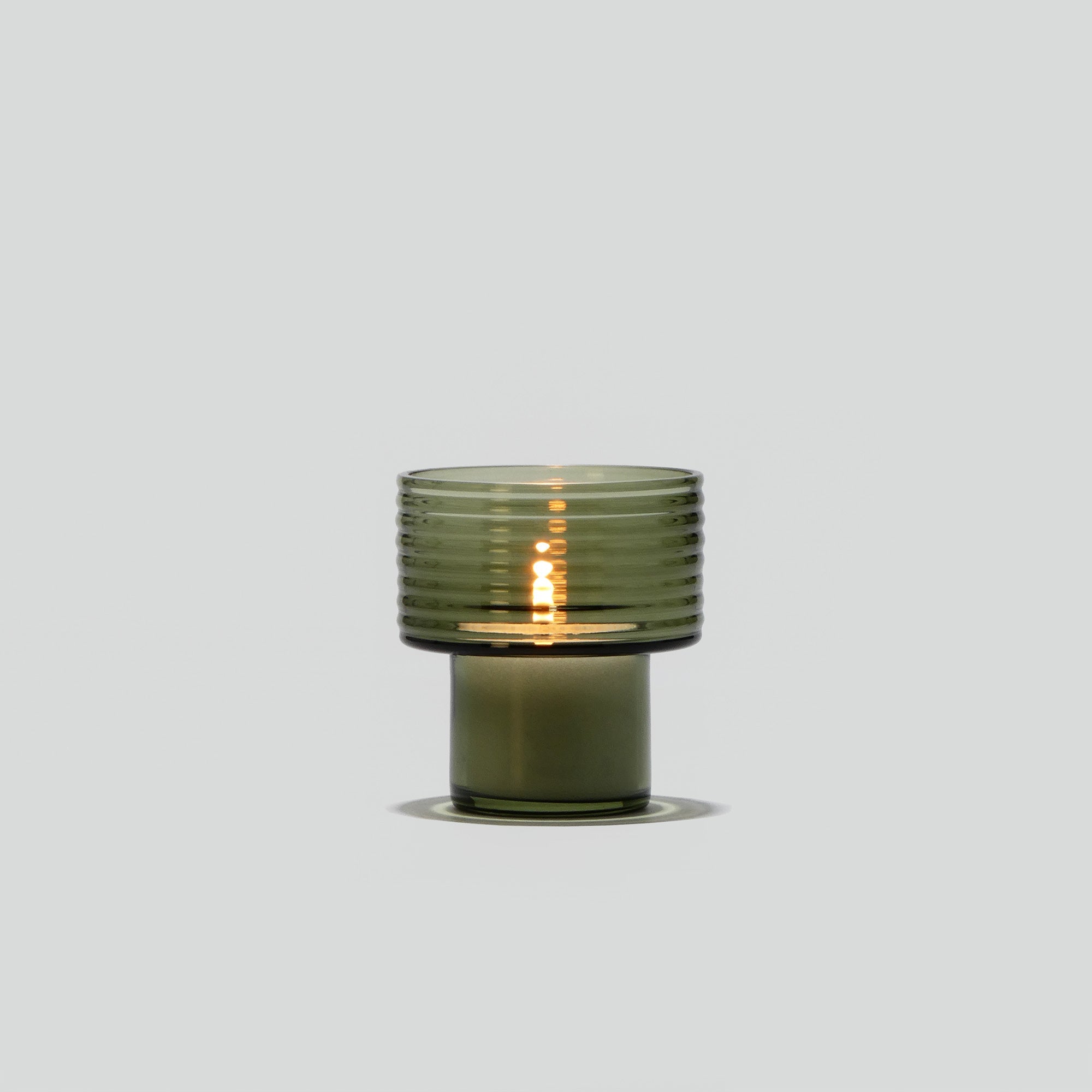 Castiçal em vidro GLOW TOGETHER Pequeno hi em Verde Fumado