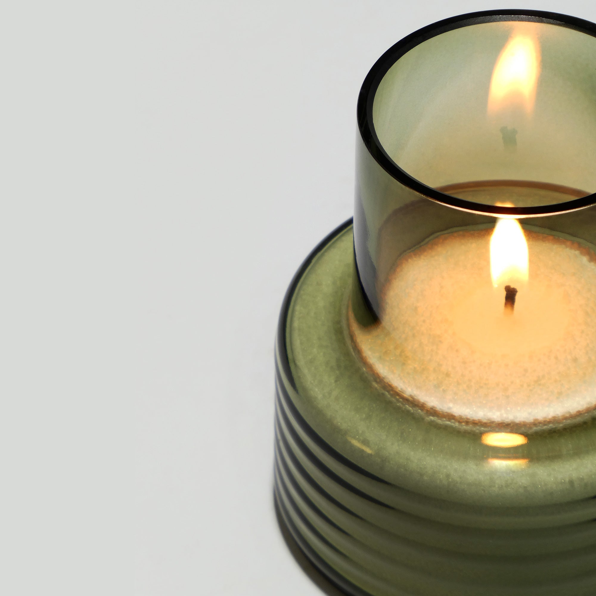Castiçal em vidro GLOW TOGETHER Pequeno low em Verde Fumado