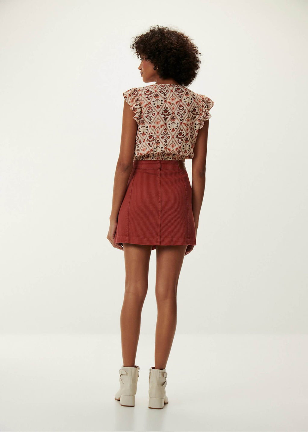 BEDRUCKTE BLUSE MIT PERLEN