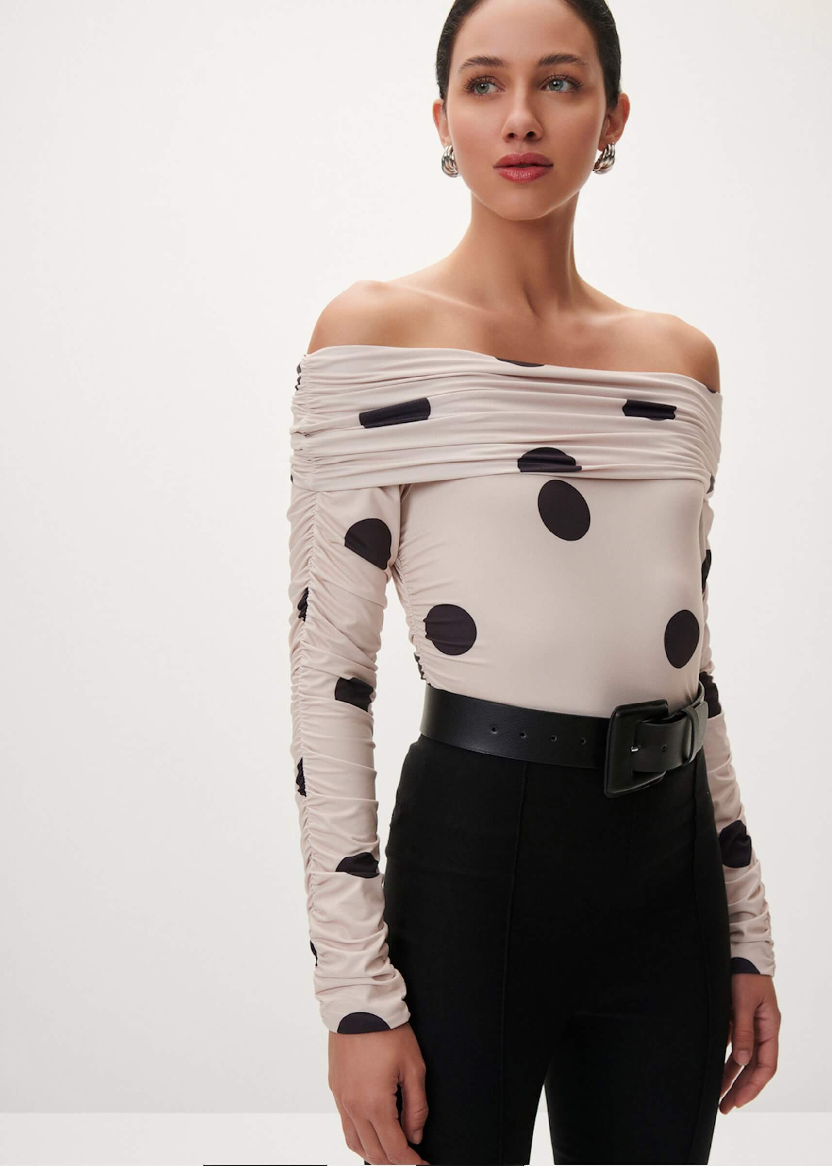 BLUSA OMBRO FRANZIDA BOLINHAS