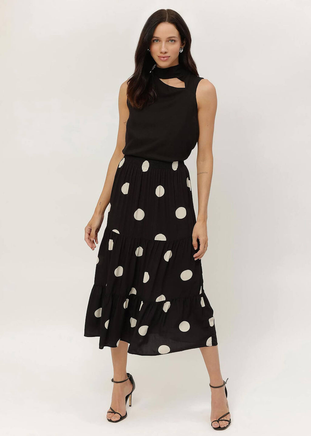 ÄRMELLOSE SCHWARZE BLUSE