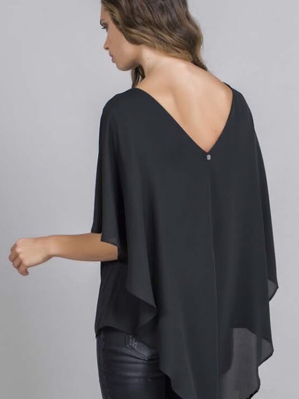 BLUSE MIT V-AUSSCHNITT AM RÜCKEN