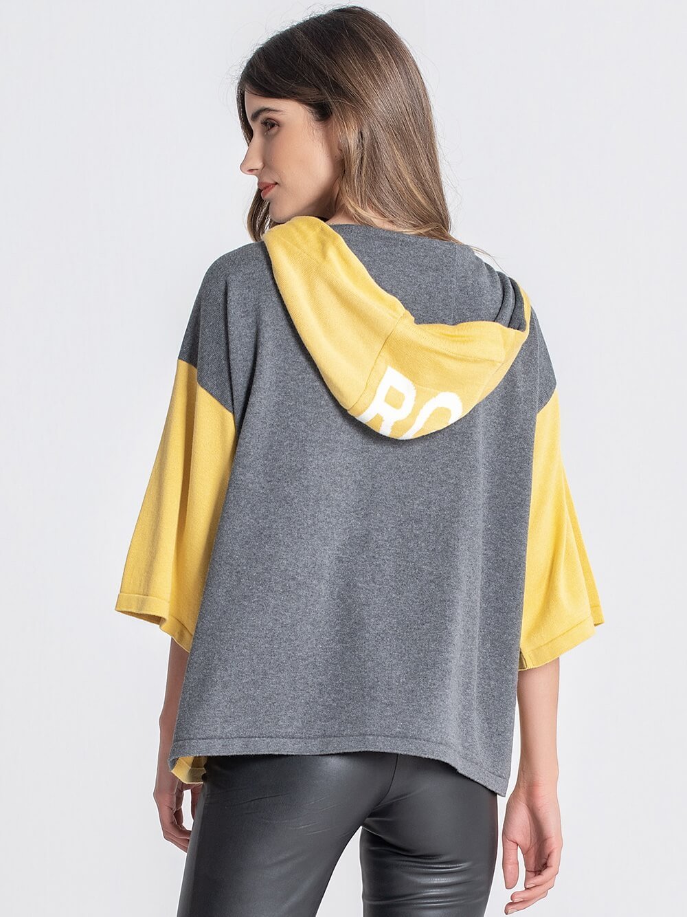 KAPUZENSHIRT MIT PAILLETTENTASCHE