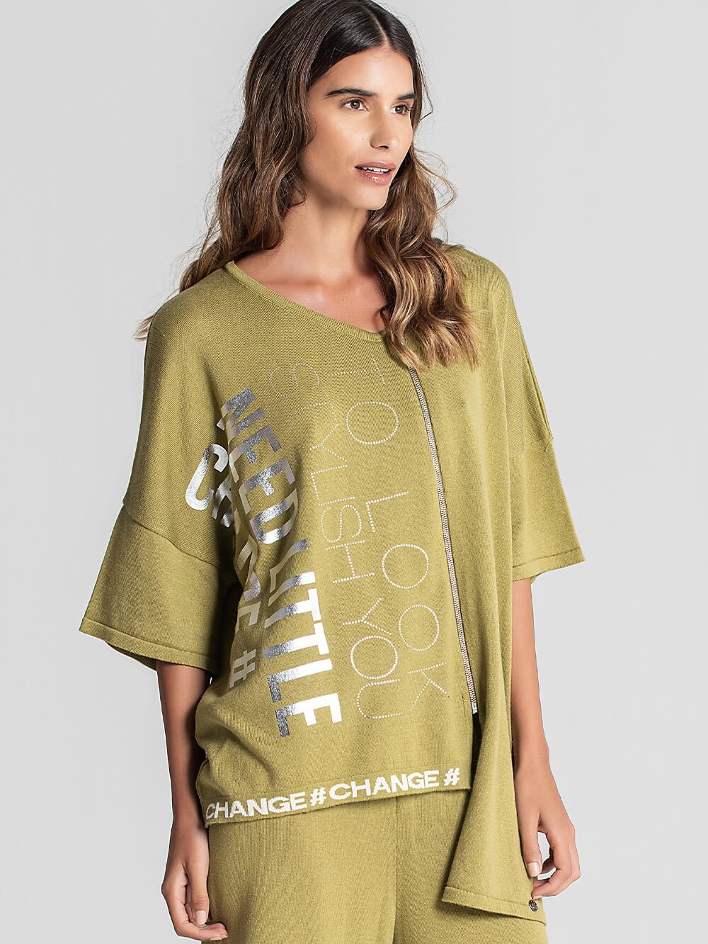 T-SHIRT „NEED LITTLE CHANGE“