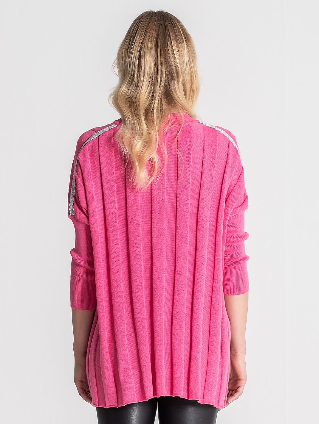 SHIRT MIT SCHULTERAUSSCHNITT