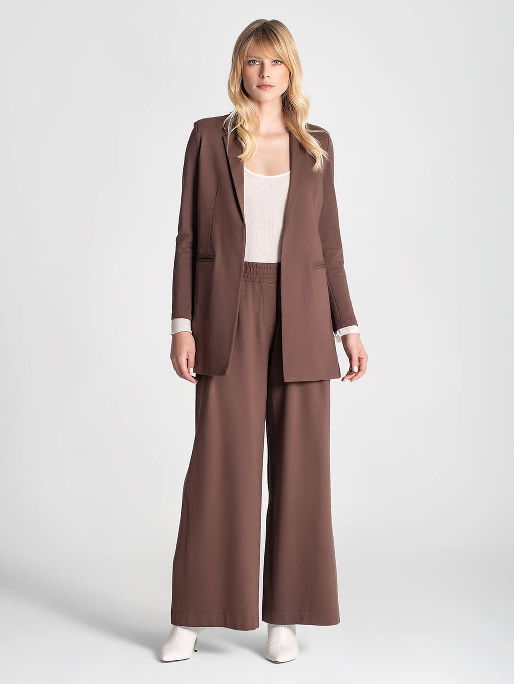 BLAZER MIT TASCHEN UND GÜRTEL