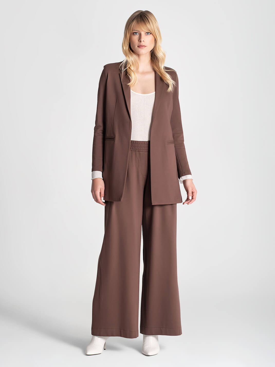 BLAZER MIT TASCHEN UND GÜRTEL