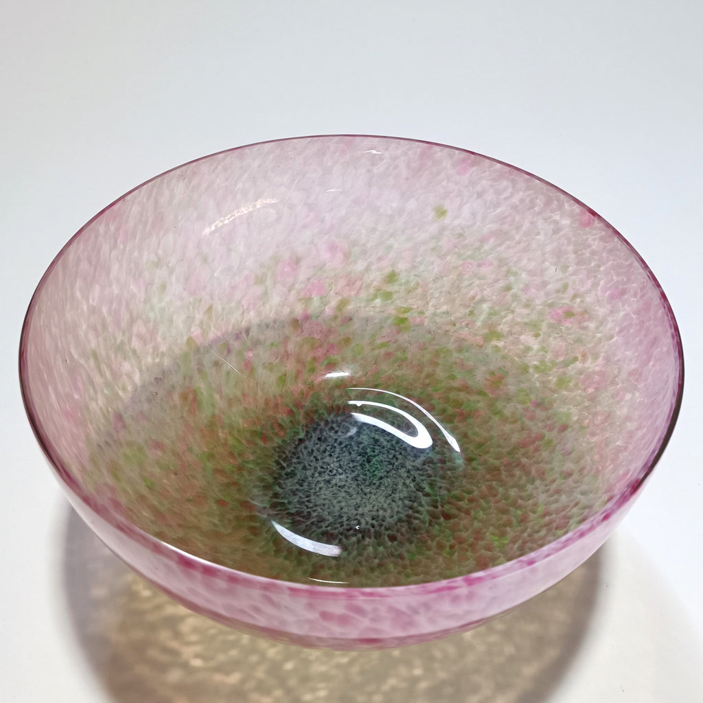 Taça decorativa com tons rosa e verde