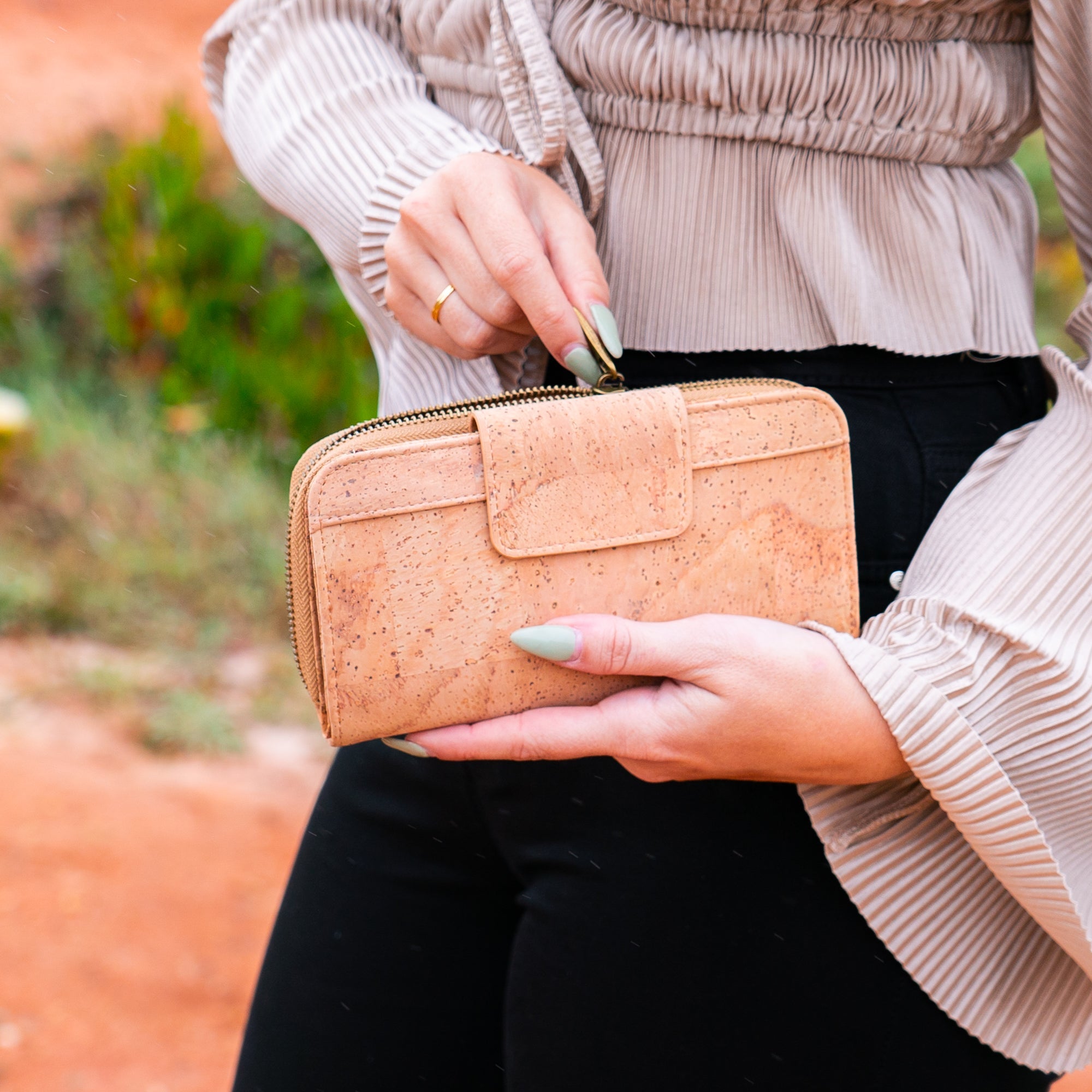 Cartera Larga para Mujer de Corcho Elegante y Funcional BAG-2306