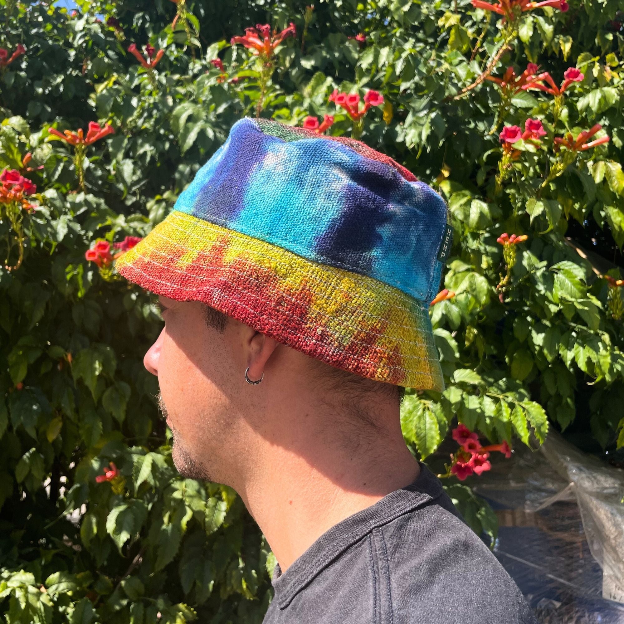 Chapéu boho festival em cânhamo e algodão com aplicações - Tie-dye