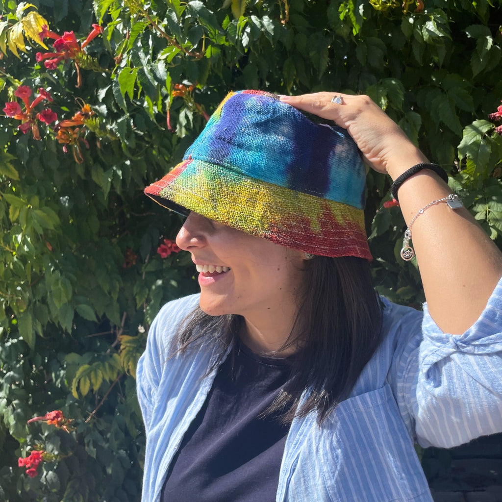 Chapéu boho festival em cânhamo e algodão com aplicações - Tie-dye