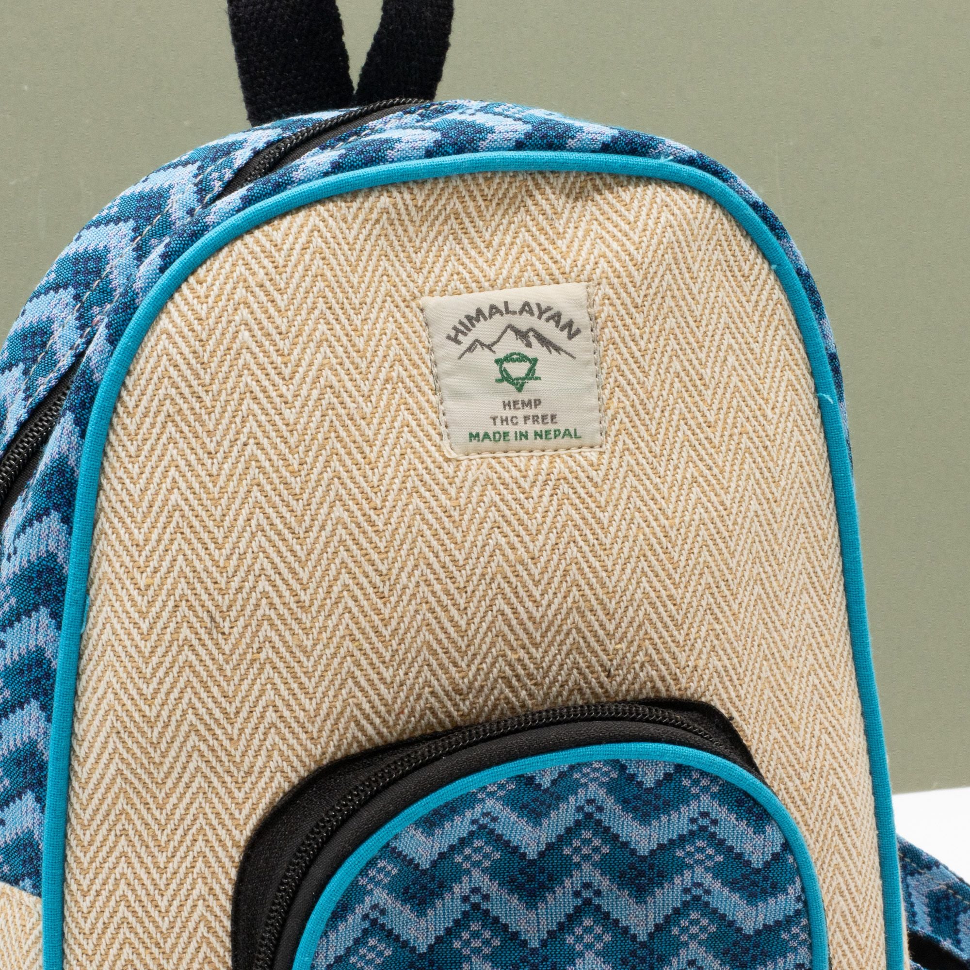 Mochila mediana de Katmandú – Diseño de Daca (30x21x9cm)