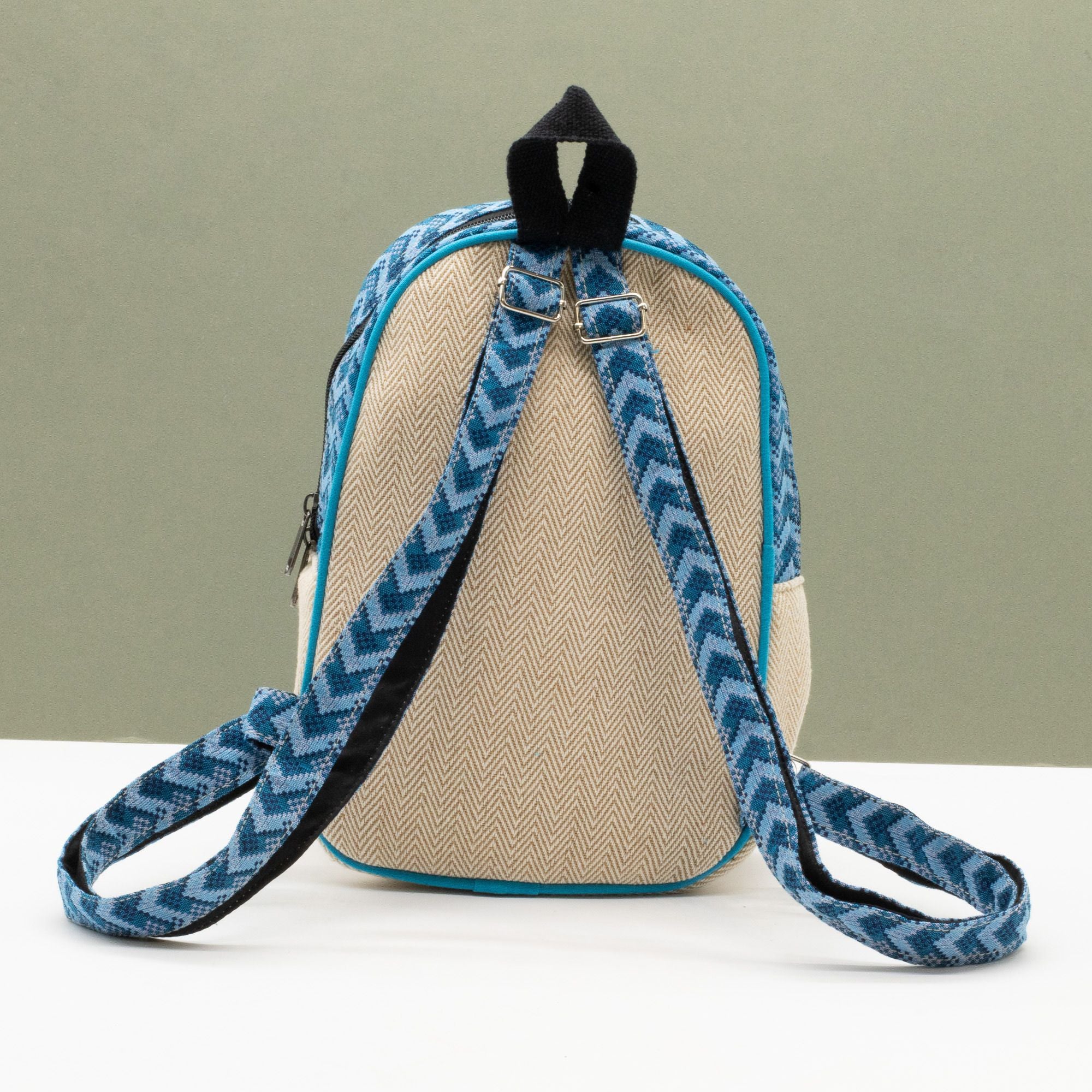 Mochila mediana de Katmandú – Diseño de Daca (30x21x9cm)