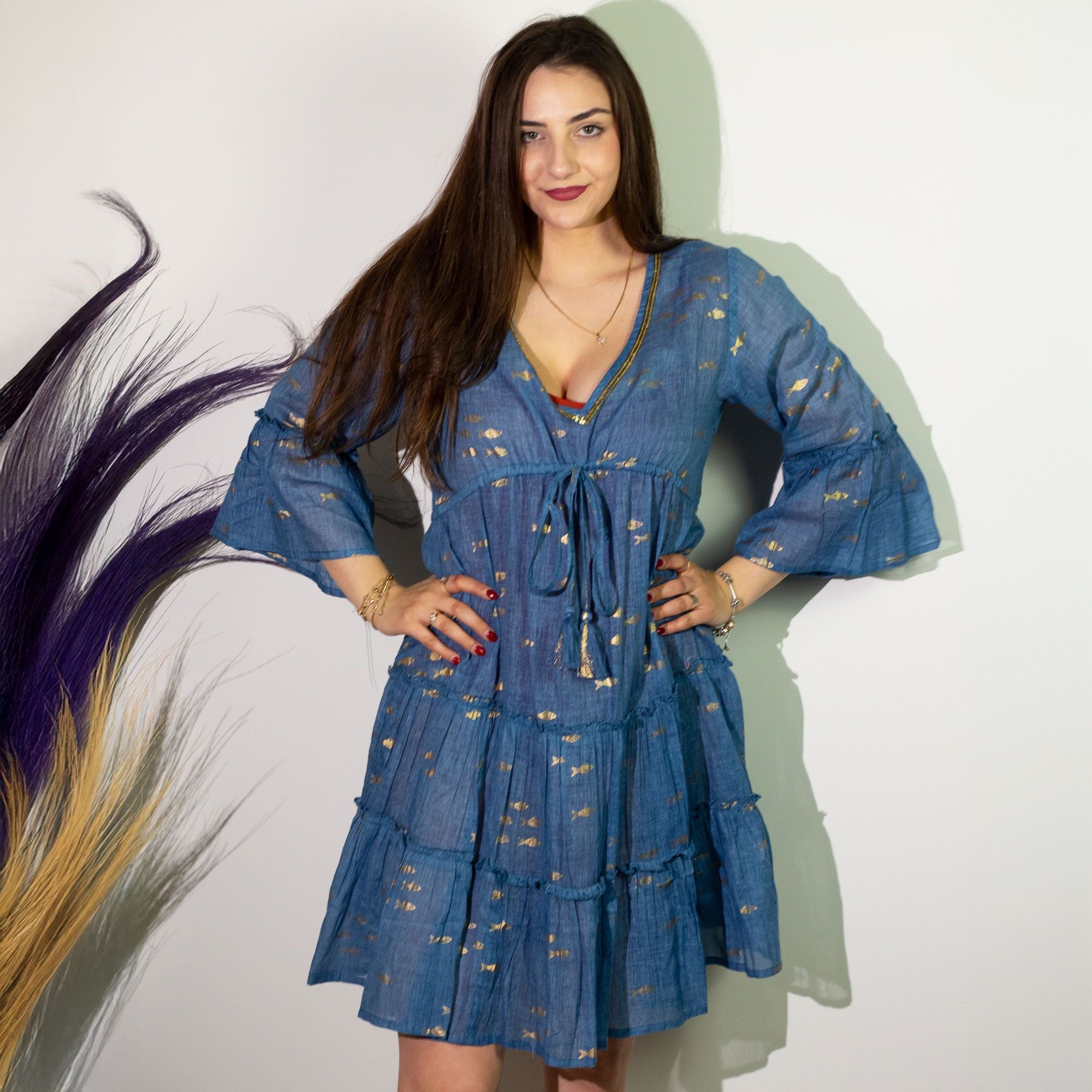 Vestido Nomad Sari Mar Mediterrâneo com estampado de peixes azuis e dourados