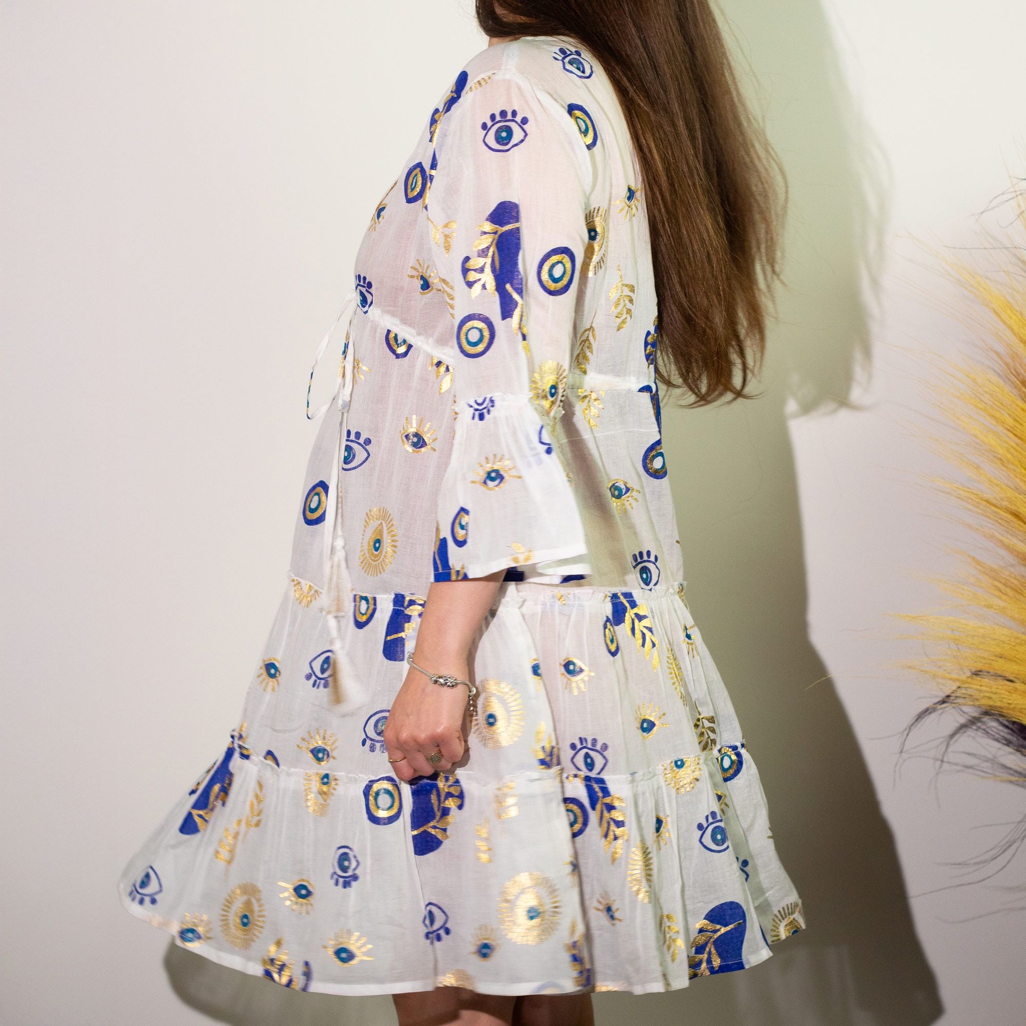 Vestido Sari Nômade Olho Grego – Branco, Azul e Dourado – Tamanho M/L