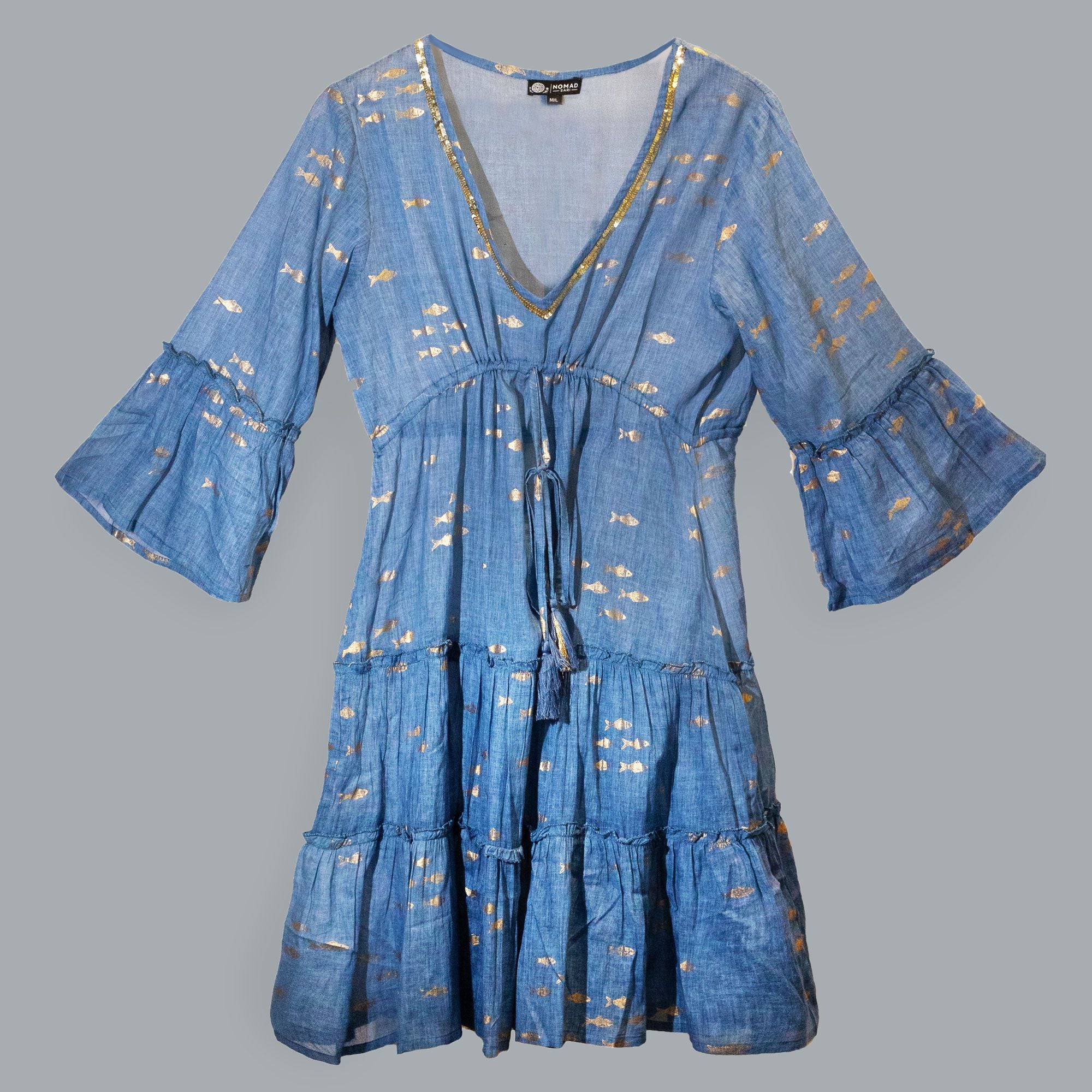 Vestido Nomad Sari Mar Mediterrâneo com estampado de peixes azuis e dourados