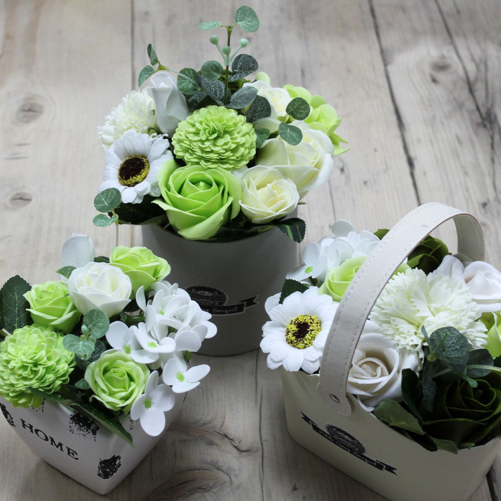 Cesta pequeña tipo bouquet – verde pastel