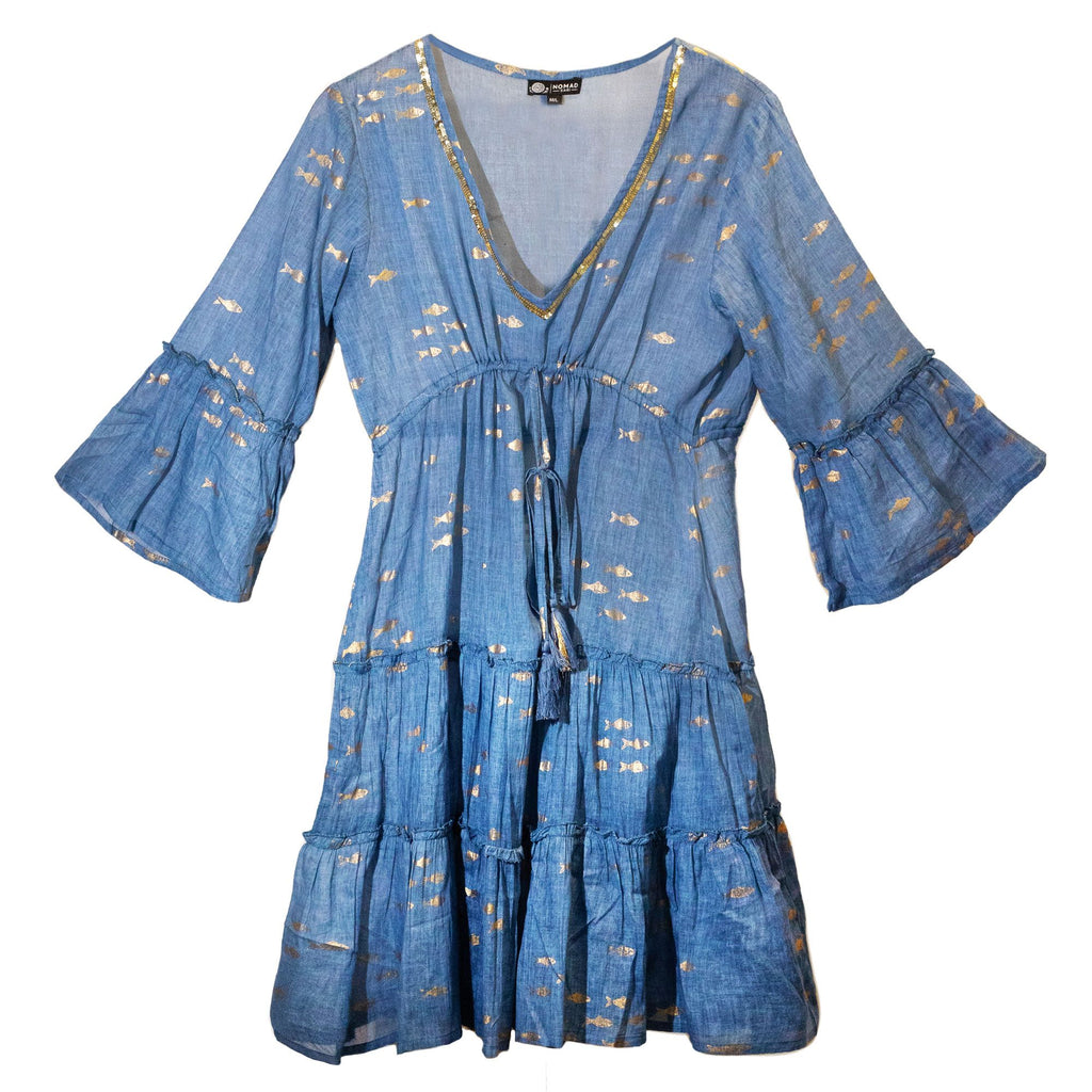 Vestido Nomad Sari Mar Mediterrâneo com estampado de peixes azuis e dourados