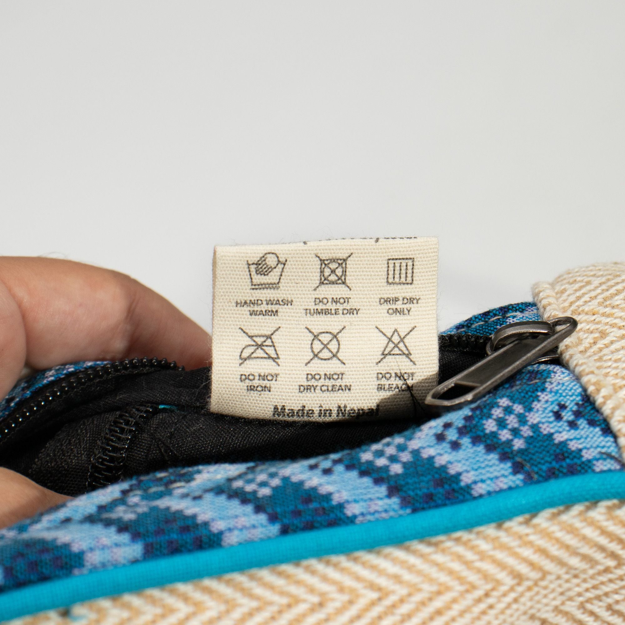 Mochila mediana de Katmandú – Diseño de Dhaka (30x21x9cm)