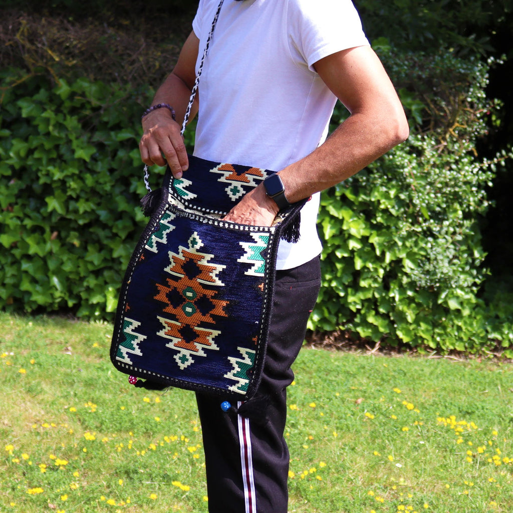 Mala a tiracolo de festival Kilim azul-escuro