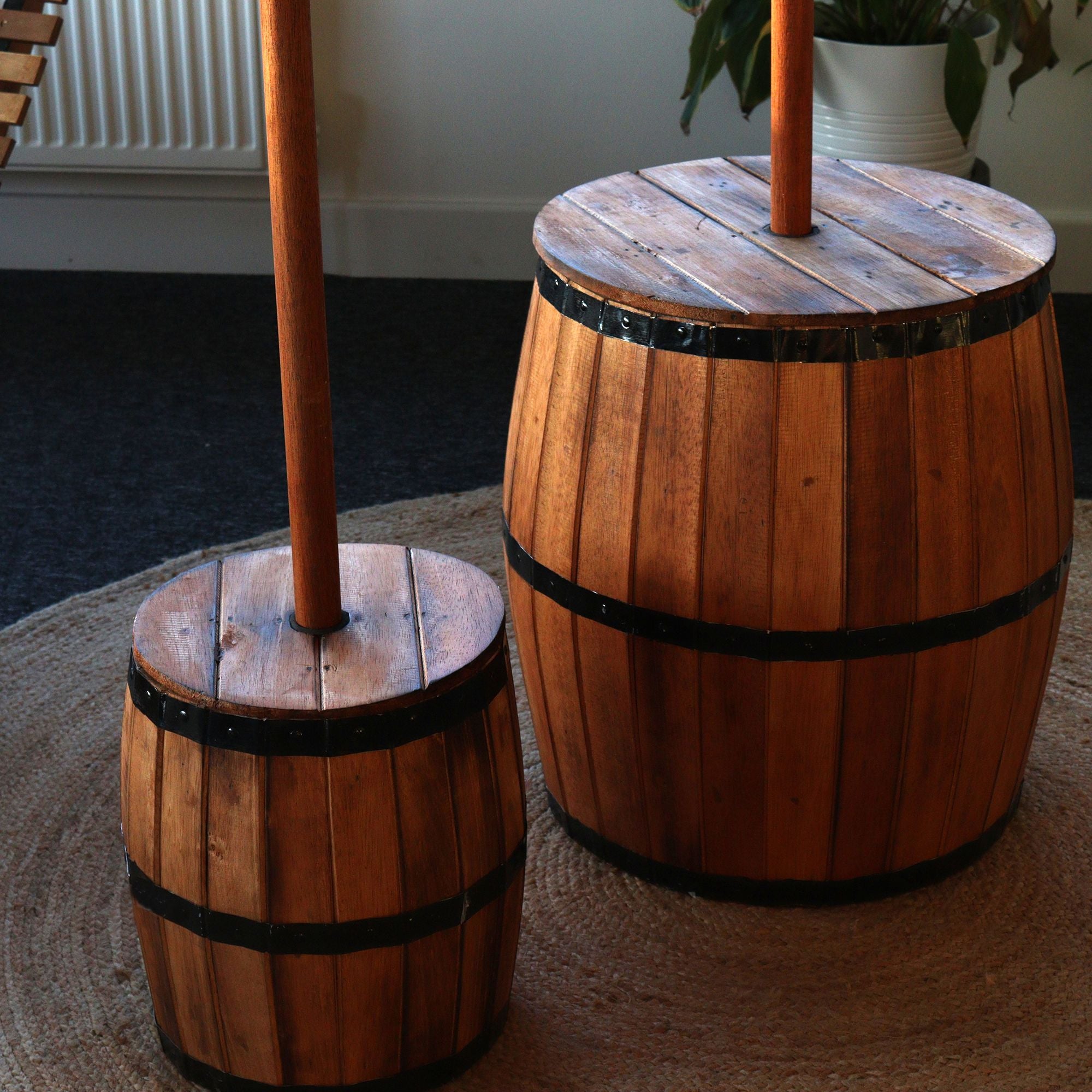 Mesa de barril de cerveza y soporte para parasol – Madera natural 60 x 48,5 cm