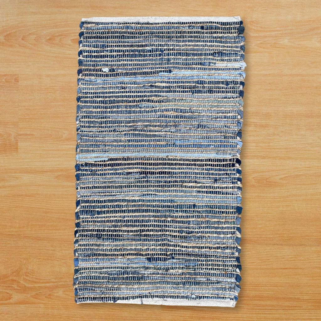 Mittelgroßer Teppich aus Recycling-Jute und Baumwolle - 90x150cm - Blau