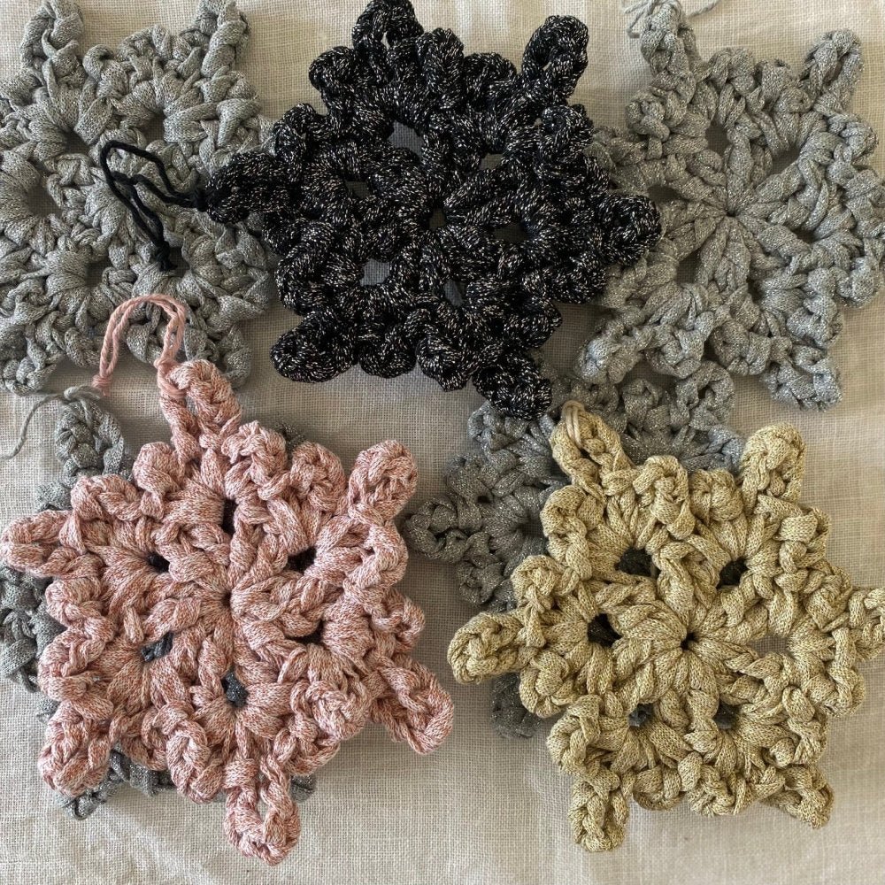 Black Sparkly Christmas Dinning Table Decor, Set of 8 pieces