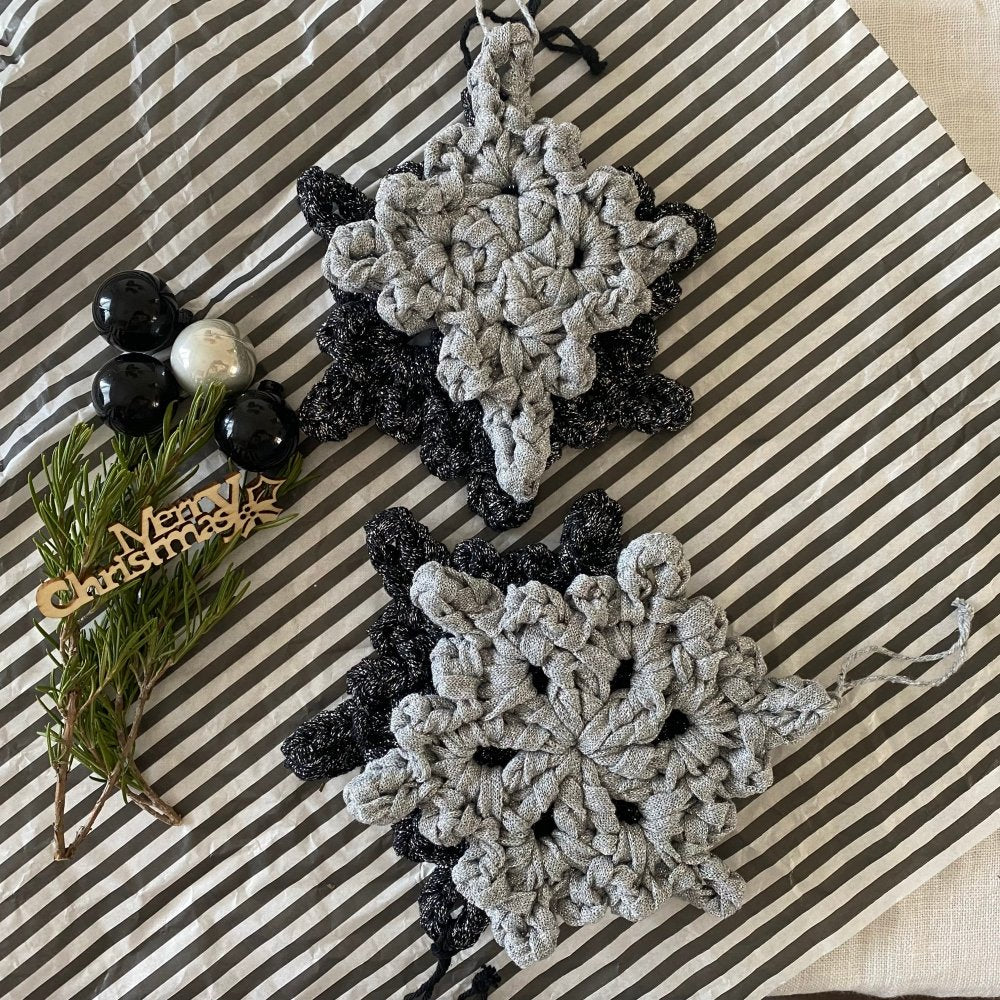 Set de adornos de Navidad de copos de nieve brillantes negros
