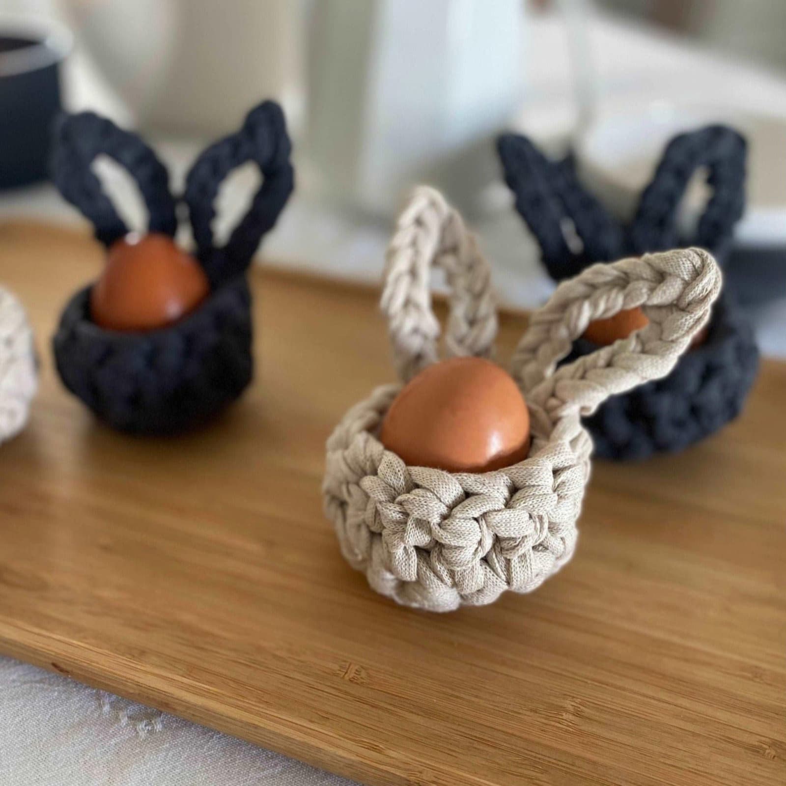 Eierbecher Hase zu Ostern - Moderne Osterdekoration