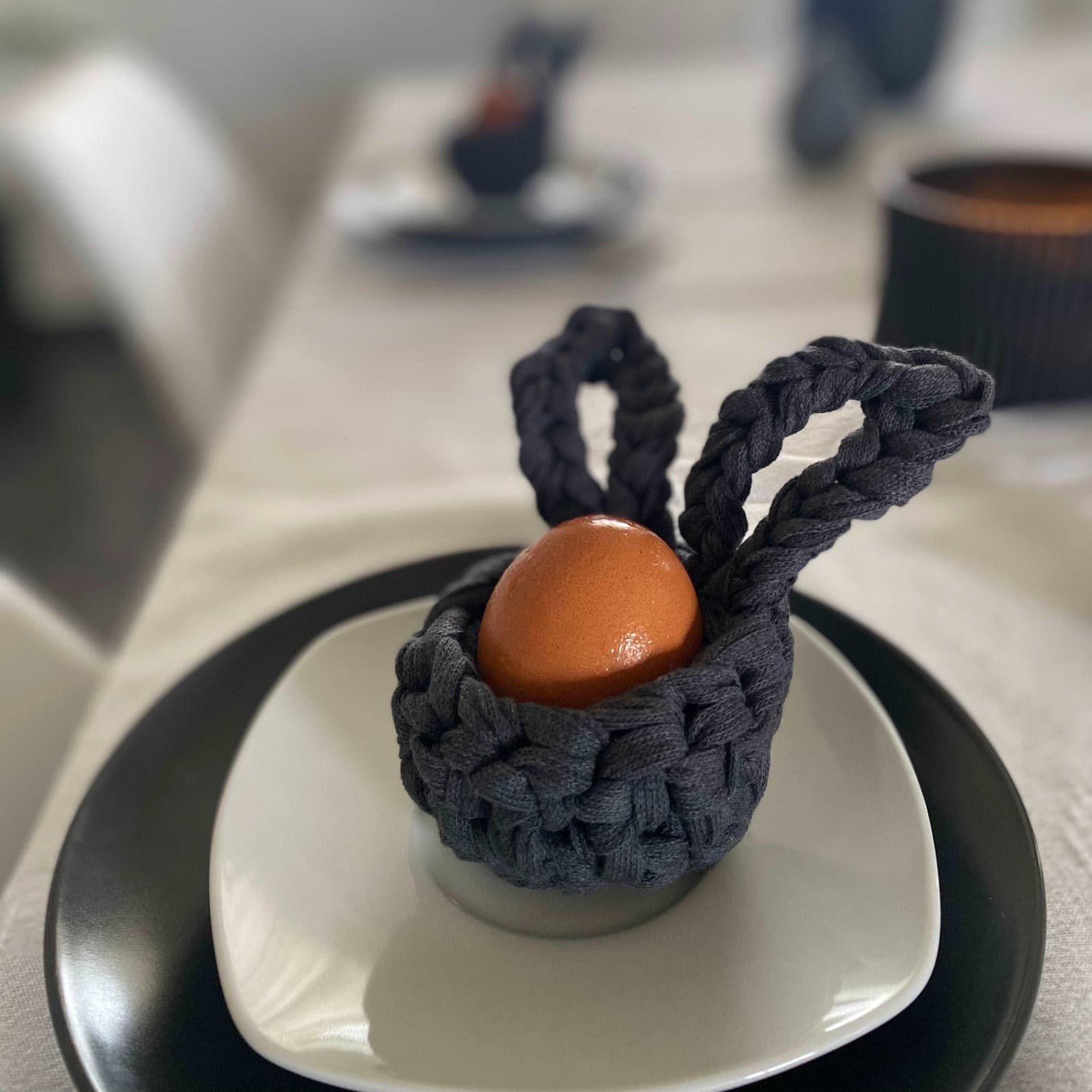 Eierbecher Hase zu Ostern - Moderne Osterdekoration