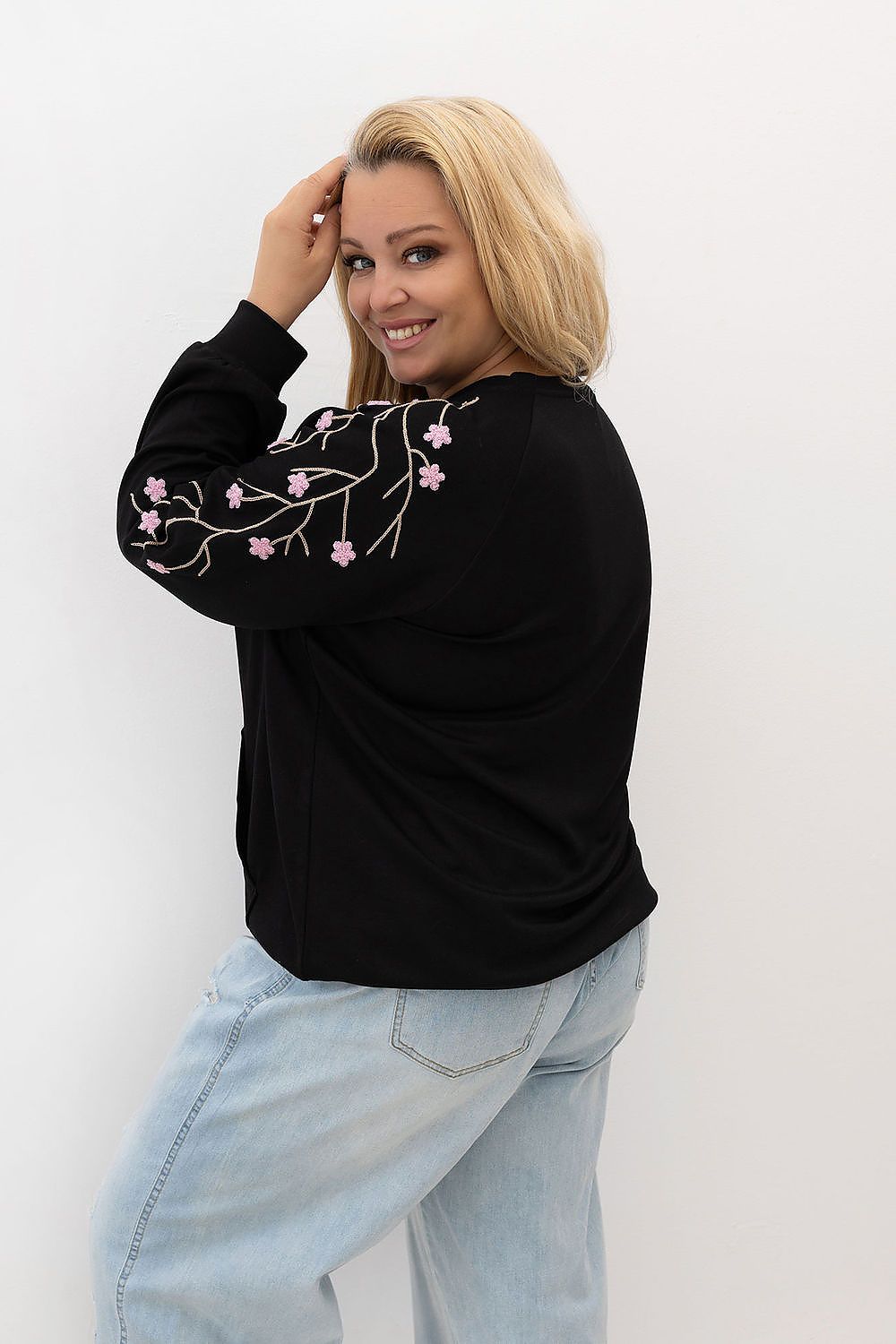 Plus size sweatshirt model 228060 Relevance
