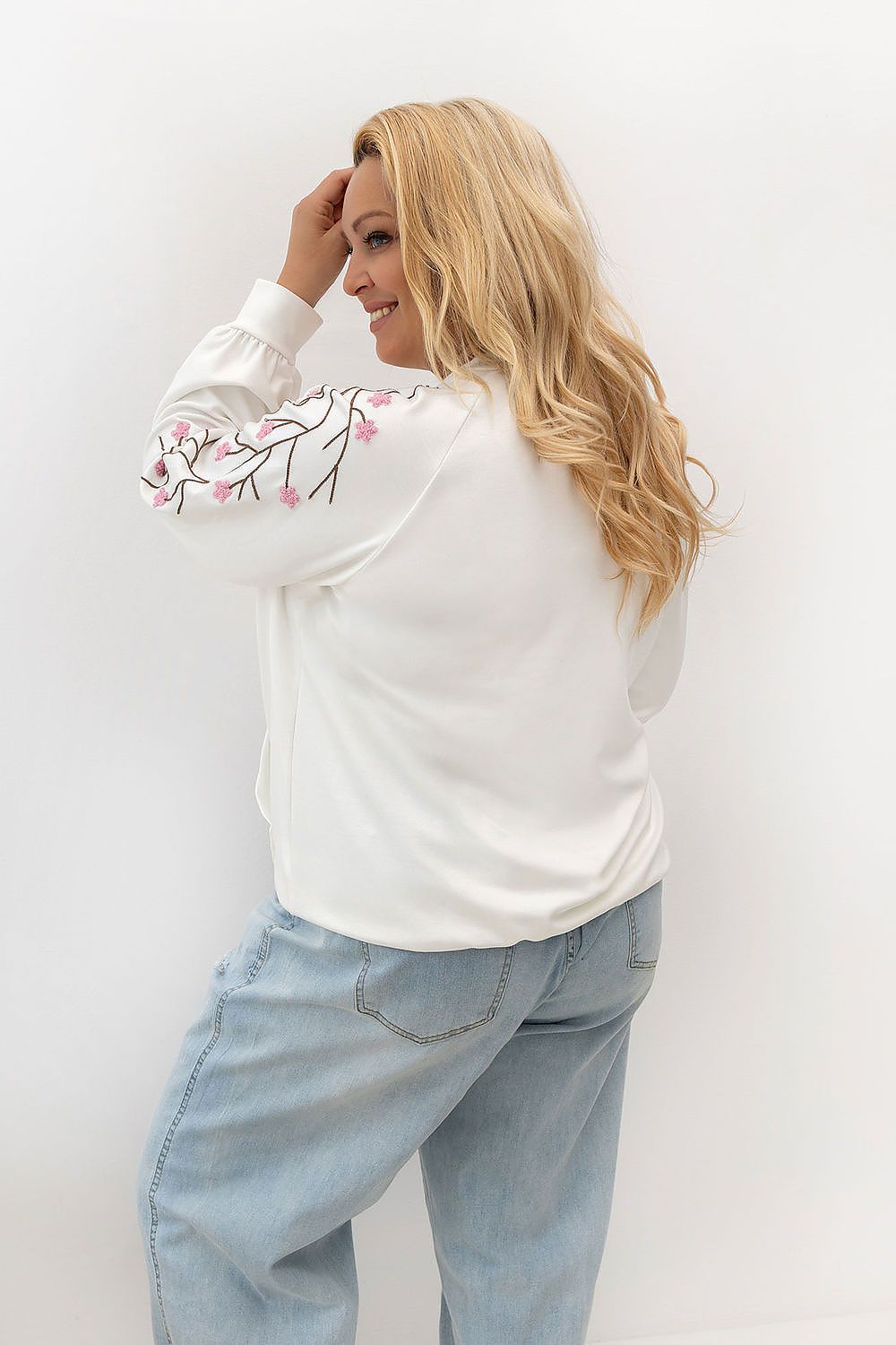 Plus size sweatshirt model 228062 Relevance