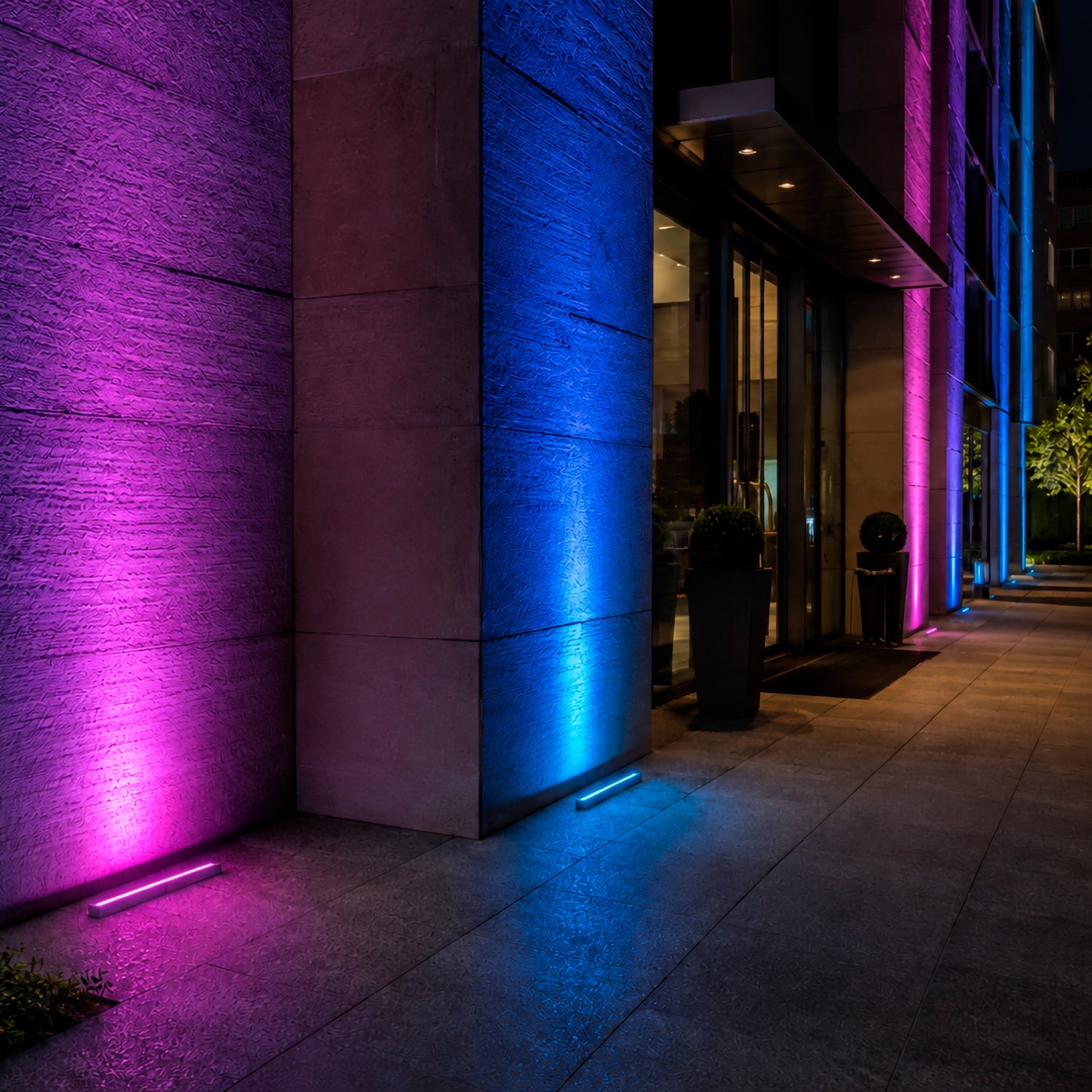 Luminária de parede LED RGB/CW de 80 W, 100 lm/W, 30°, com comando à distância, sistema TUYA