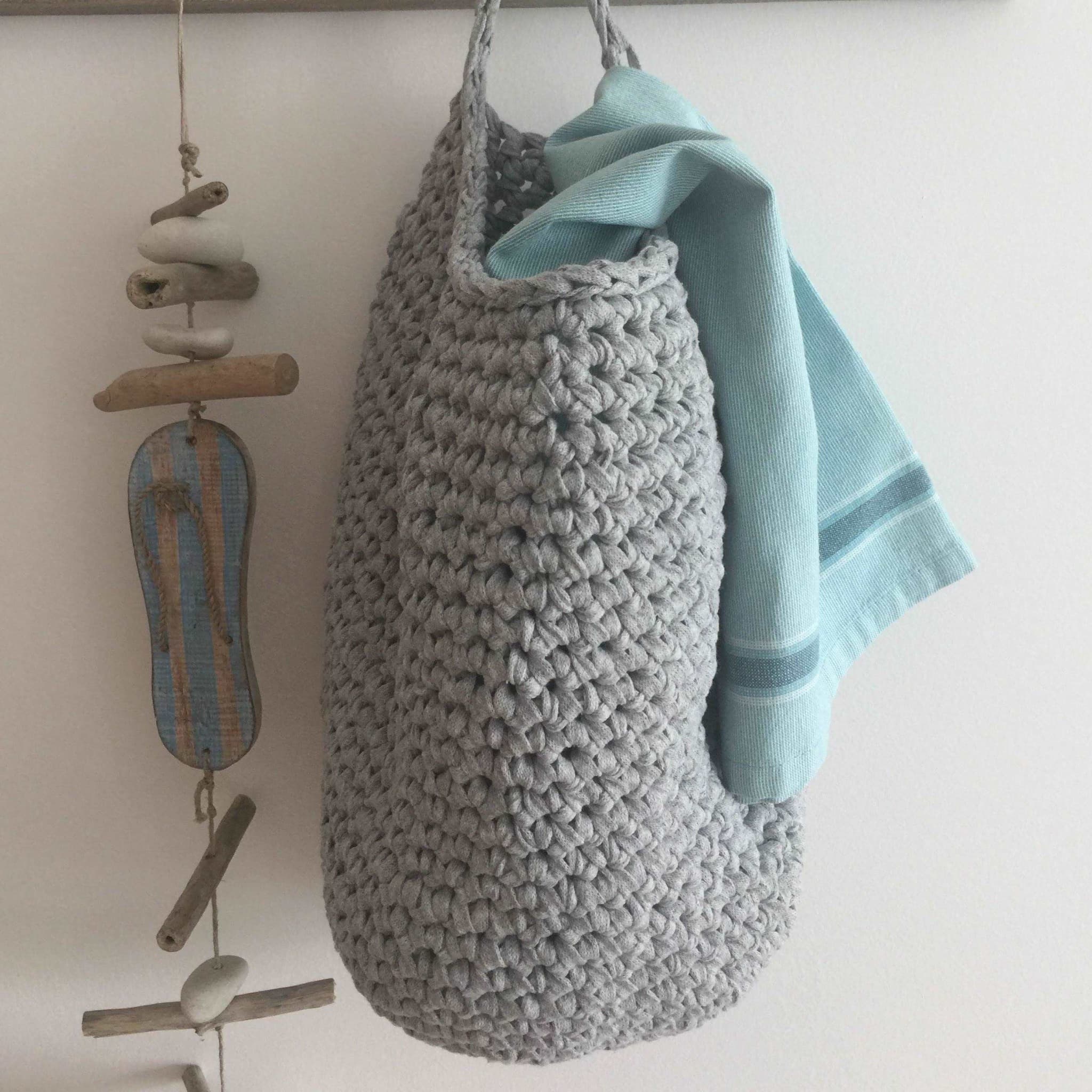 Cestas colgantes de pared - Decoración neutra para habitación infantil