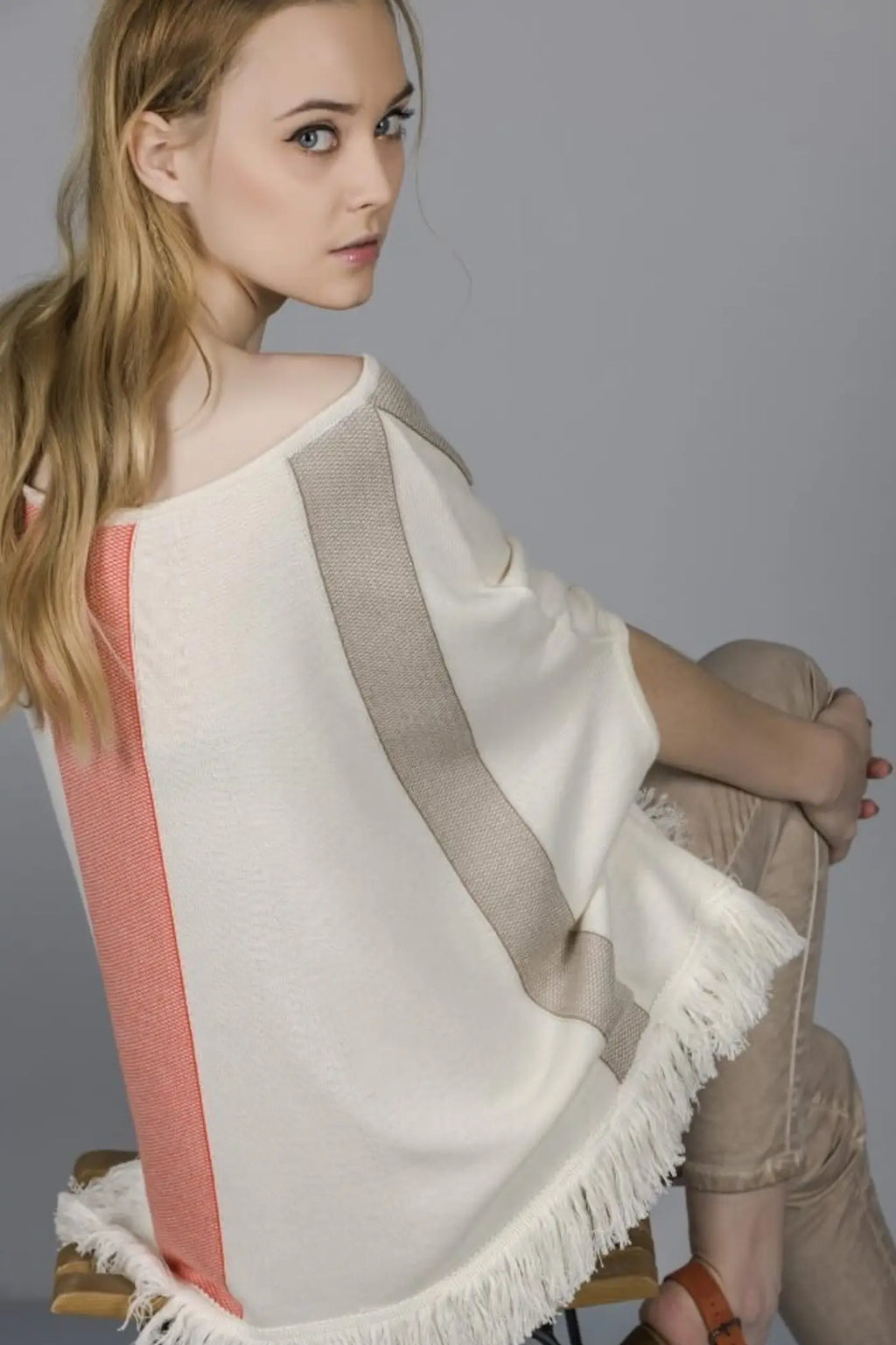 PONCHO RAYAS