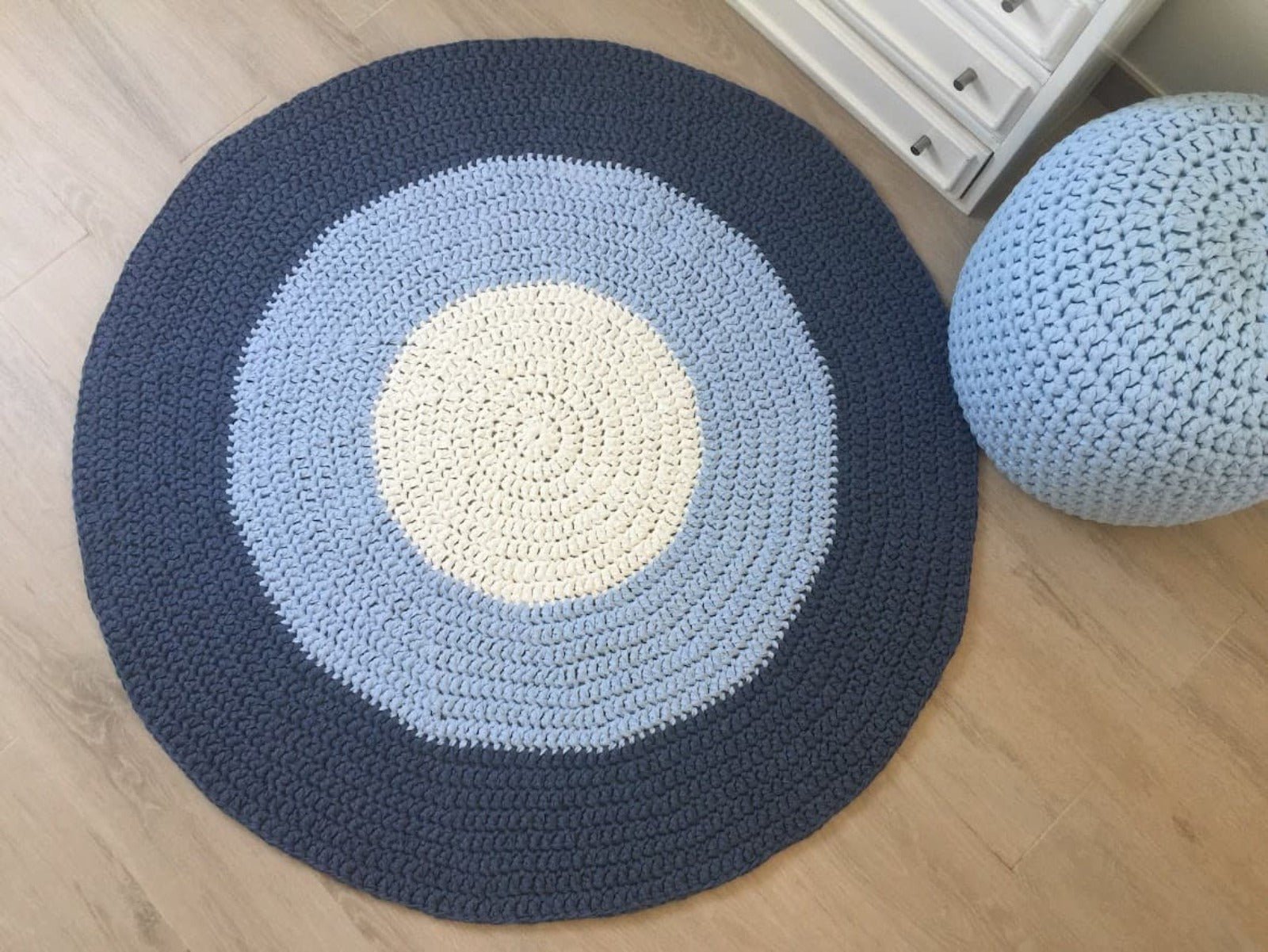 Runder Häkelteppich | Blau gestreifte Spielmatte