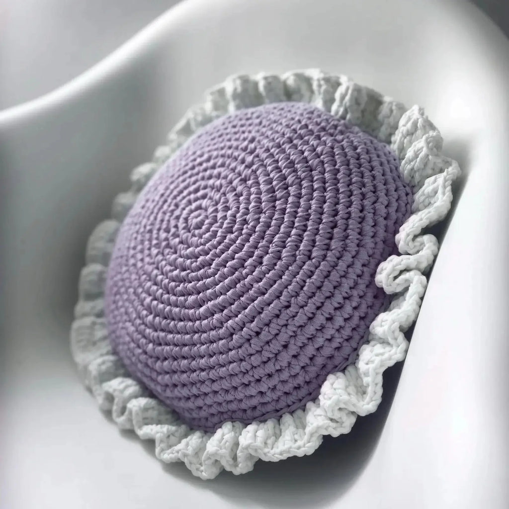 Rundes Kissen mit Rüschen – Lavendel