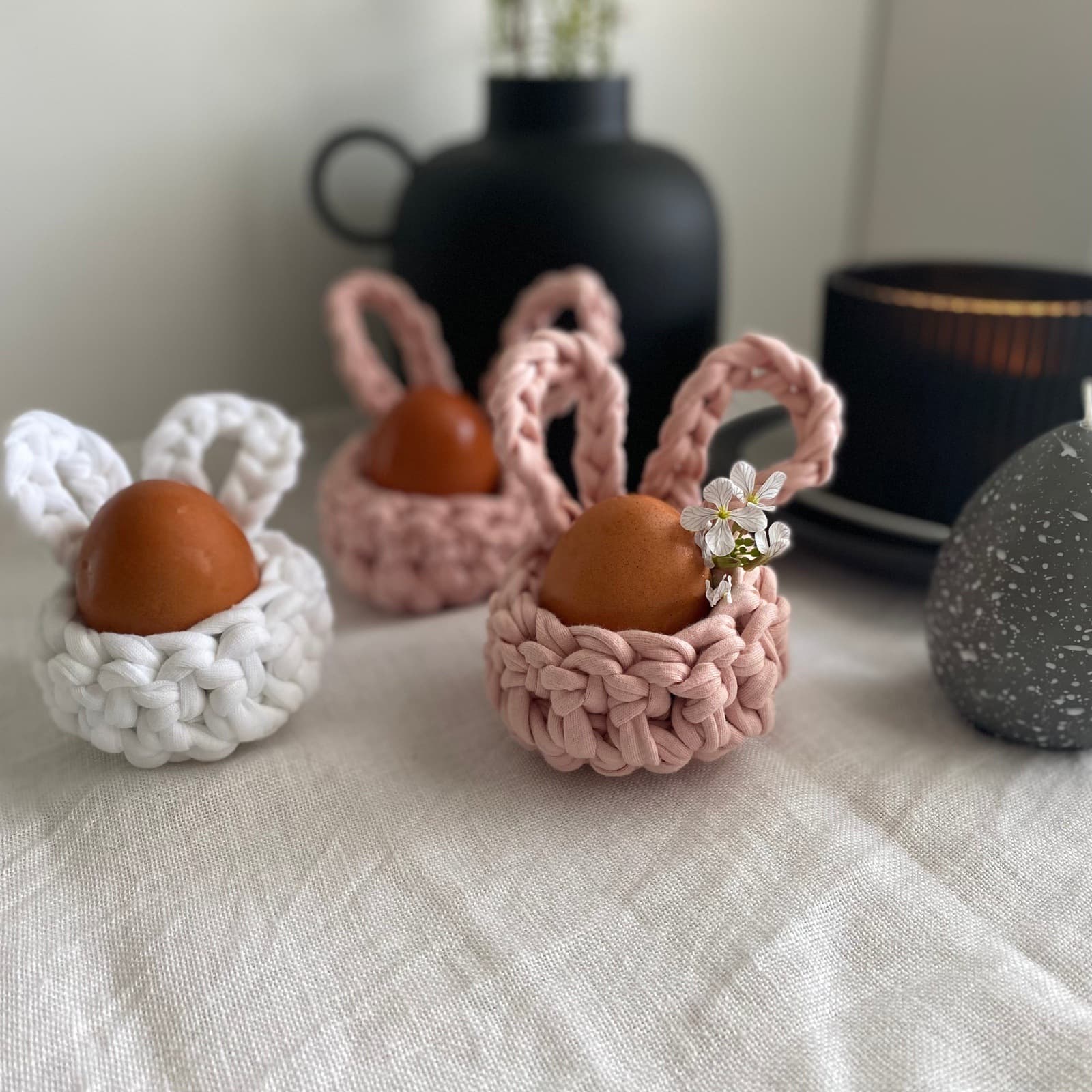 Hueveras de Conejo de Pascua Blancas