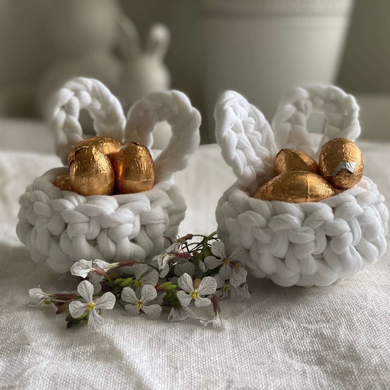 Hueveras de Conejo de Pascua Blancas