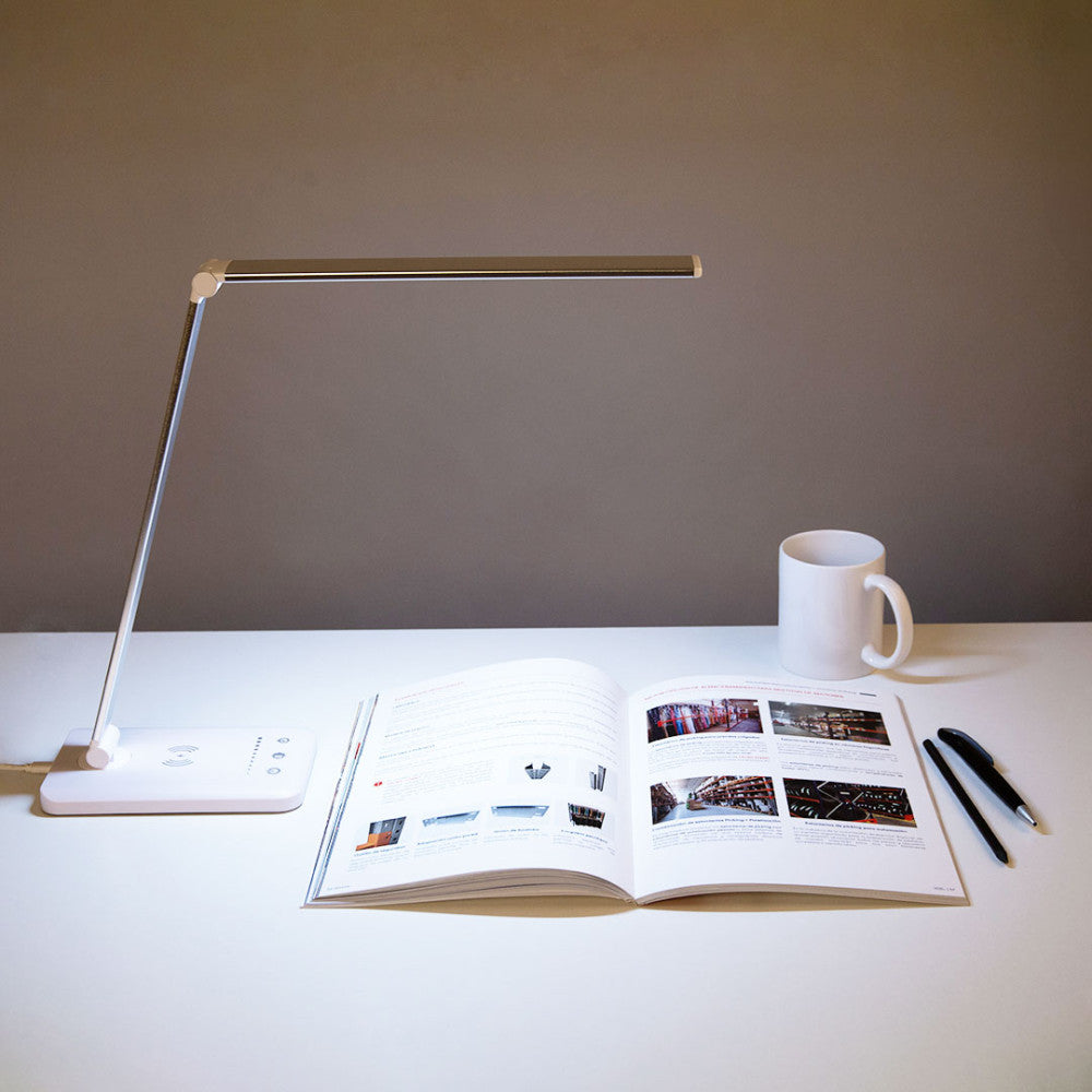 Luminária de mesa LED com carregador de celular sem fio 6W 420Lm CCT (tom de luz regulável)